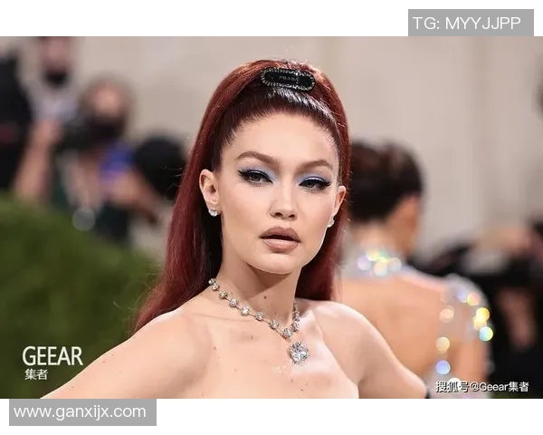 足球明星妻子红毯风采尽显魅力时刻引领时尚潮流